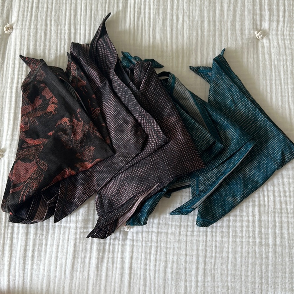 Lot of 8 Lululemon bandanas.